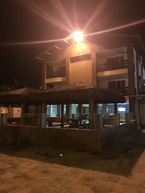 Façade de l’hébergement - soirée/nuit