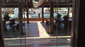 Lobby sitting area - Hotel Amendoeiras Praia (Prado)