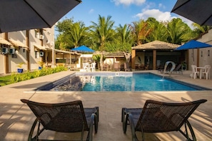 2 outdoor pools, sun loungers - Hotel Amendoeiras Praia (Prado)