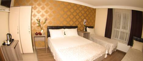 Literie de qualité supérieure, bureau, fer et planche à repasser