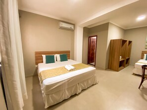 Firemannsrom, flere senger | Minibar, skrivebord, blendingsgardiner og wi-fi (inkludert)