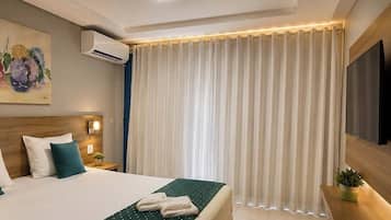 Minibar, escritorio, cortinas blackout y wifi gratis