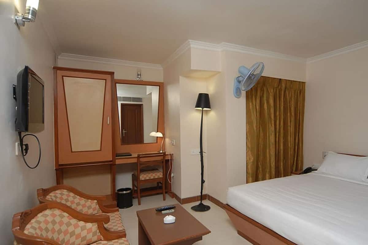 Super Deluxe | Desk, rollaway beds (surcharge), WiFi (free)