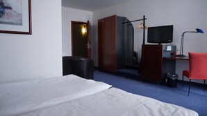 Comfort Double Room | Desk, soundproofing, cribs (surcharge), rollaway beds (surcharge) - Sweet Dream Hostel & Pension (Guestrow)