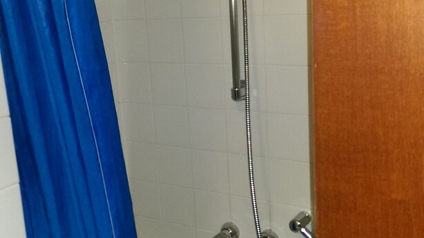 Comfort Double Room | Bathroom shower - Sweet Dream Hostel & Pension (Guestrow)