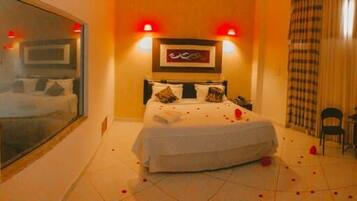 Luxury Suite, 1 Double Bed | Minibar, desk, blackout drapes, iron/ironing board