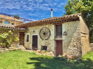 Front of property - Domaine de La Brave (Pernes-les-Fontaines)