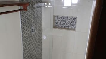 Shower dan perlengkapan mandi gratis
