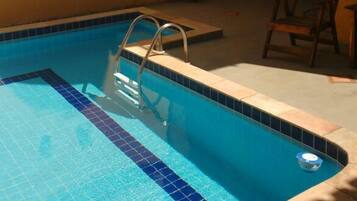 Kolam renang outdoor