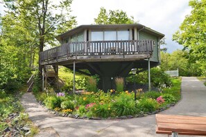 Villa #7- Whitetail | Balcony - Mountain Villas (Duluth)