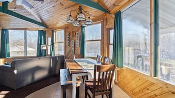 Villa #11- Mama Bears Den | In-room dining