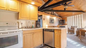 Villa #12- Fox Den | Private kitchen | Full-size fridge, microwave, oven, stovetop