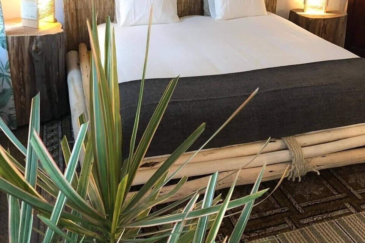 Blackout curtains, free WiFi, bed sheets