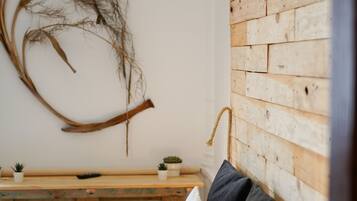 Suite (Suite 4) | Blackout curtains, free WiFi, bed sheets