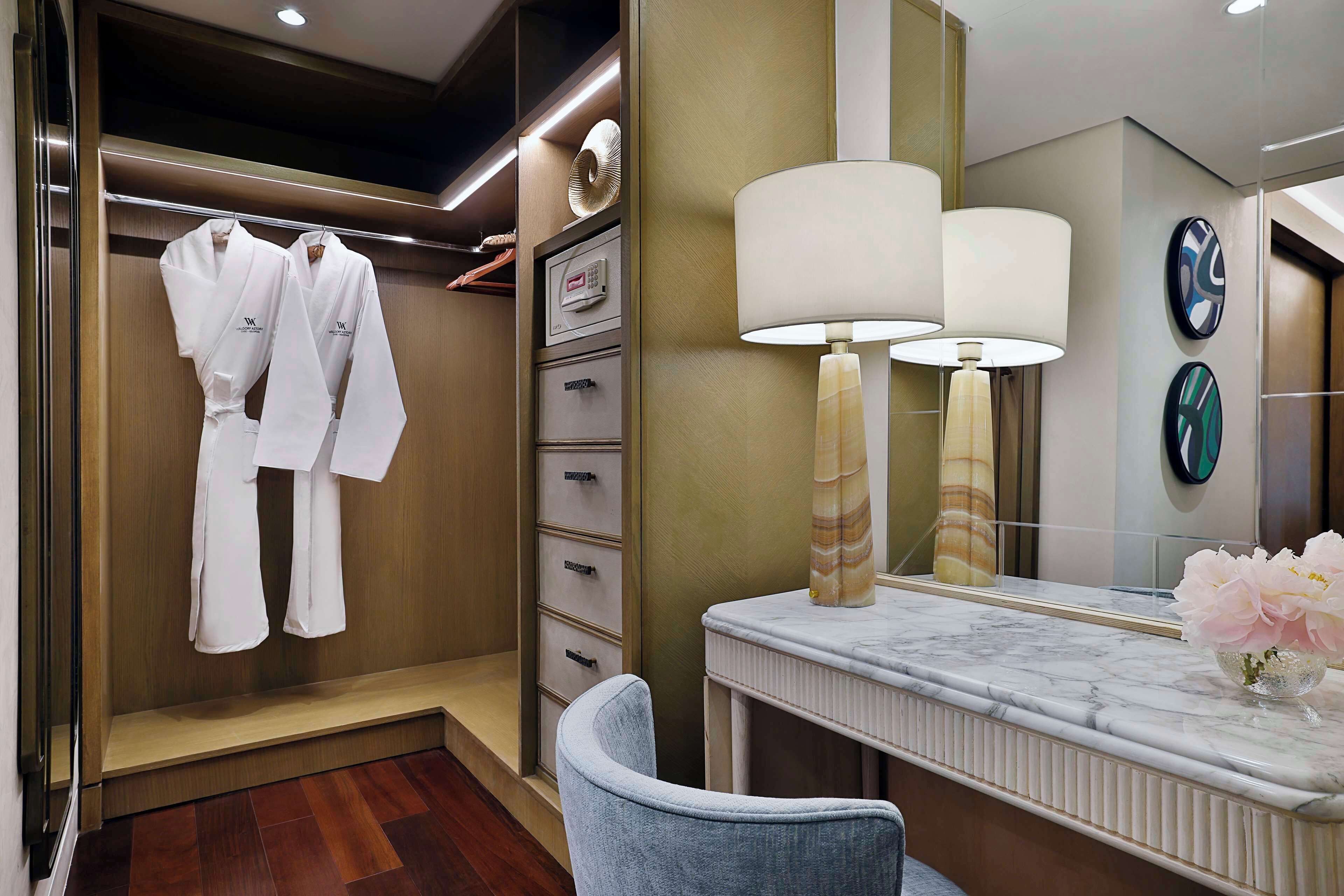 premier suite | 1 bedroom, premium bedding, minibar, in-room safe