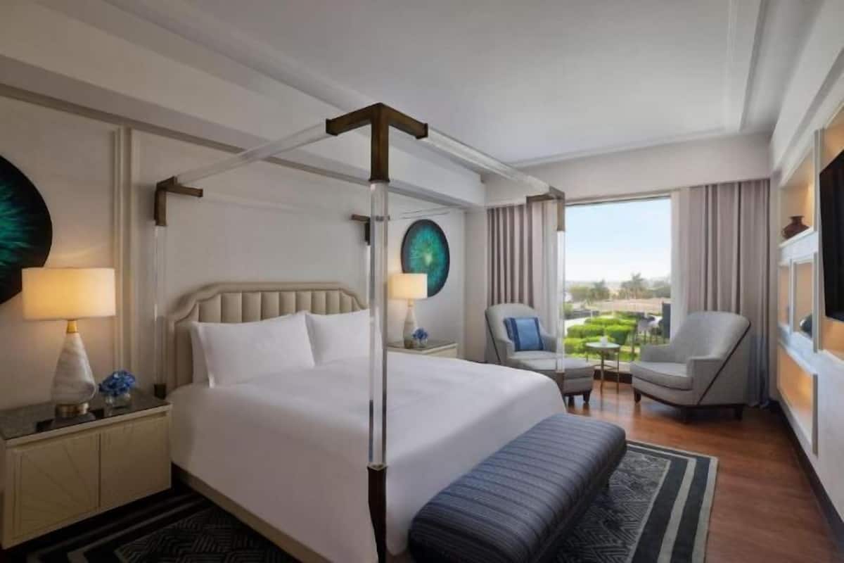 1 bedroom, premium bedding, minibar, in-room safe
