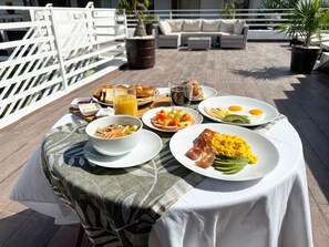 Kontinental frukost varje dag mot avgift