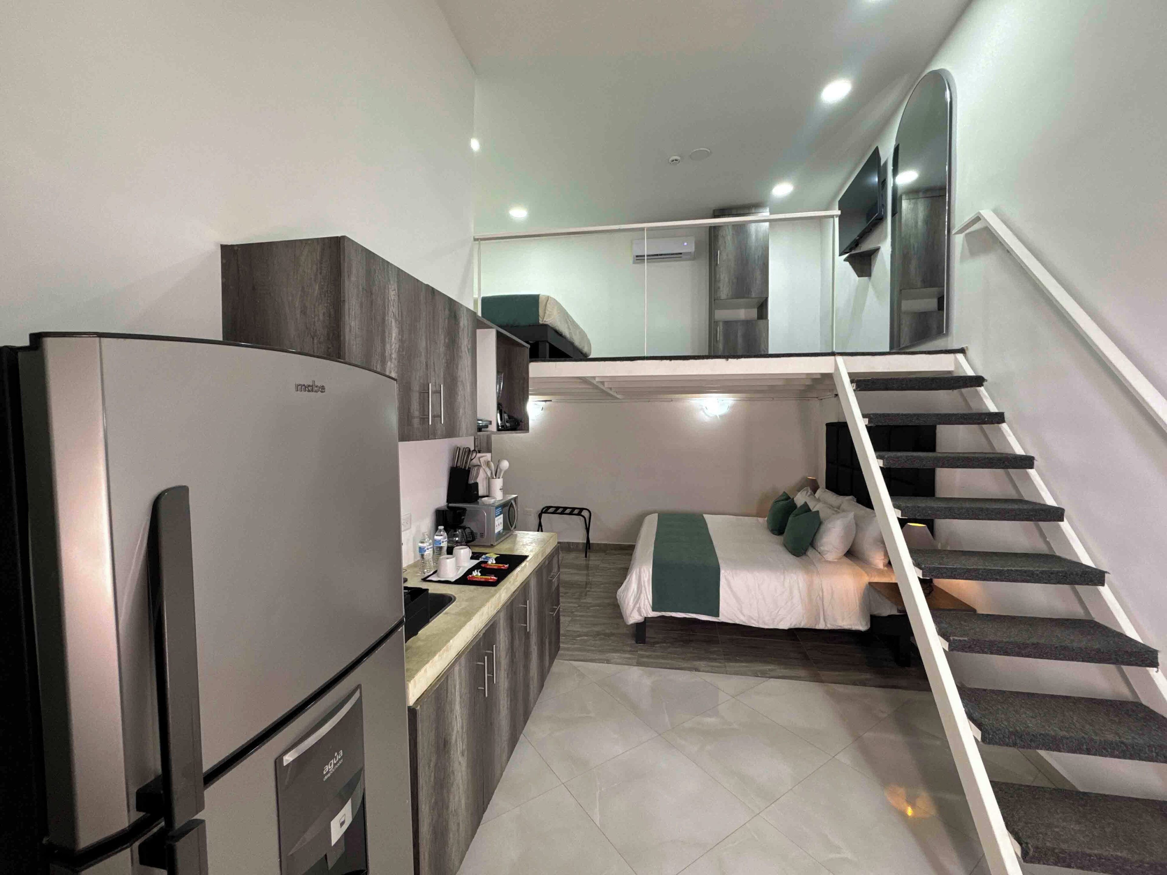 Espacio para trabajar con laptop, wifi gratis y ropa de cama 