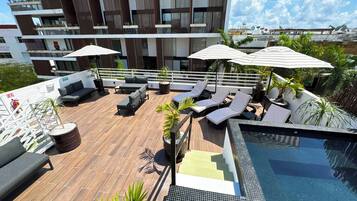 Outdoor pool, pool loungers