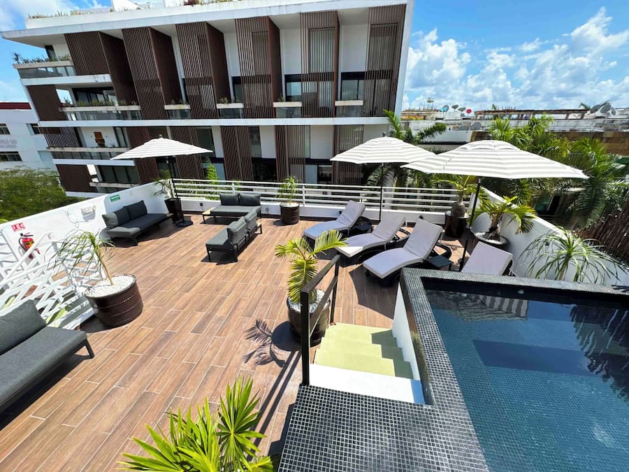 Outdoor pool, pool loungers