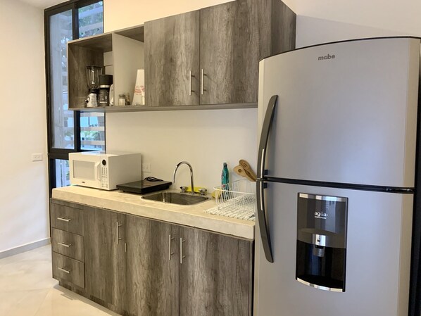 SUPERIOR KING SUITE WITH BALCONY | Skrivebord for bærbar PC, wi-fi (inkludert) og sengetøy