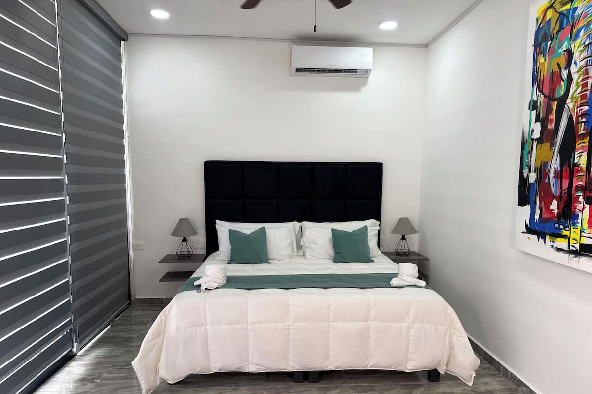 SUPERIOR KING SUITE WITH BALCONY | Een laptopwerkplek, gratis wifi, beddengoed