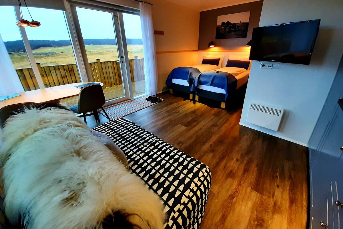 Cabaña, patio, vistas a la montaña | Ropa de cama de alta calidad, cortinas opacas, sistema de insonorización