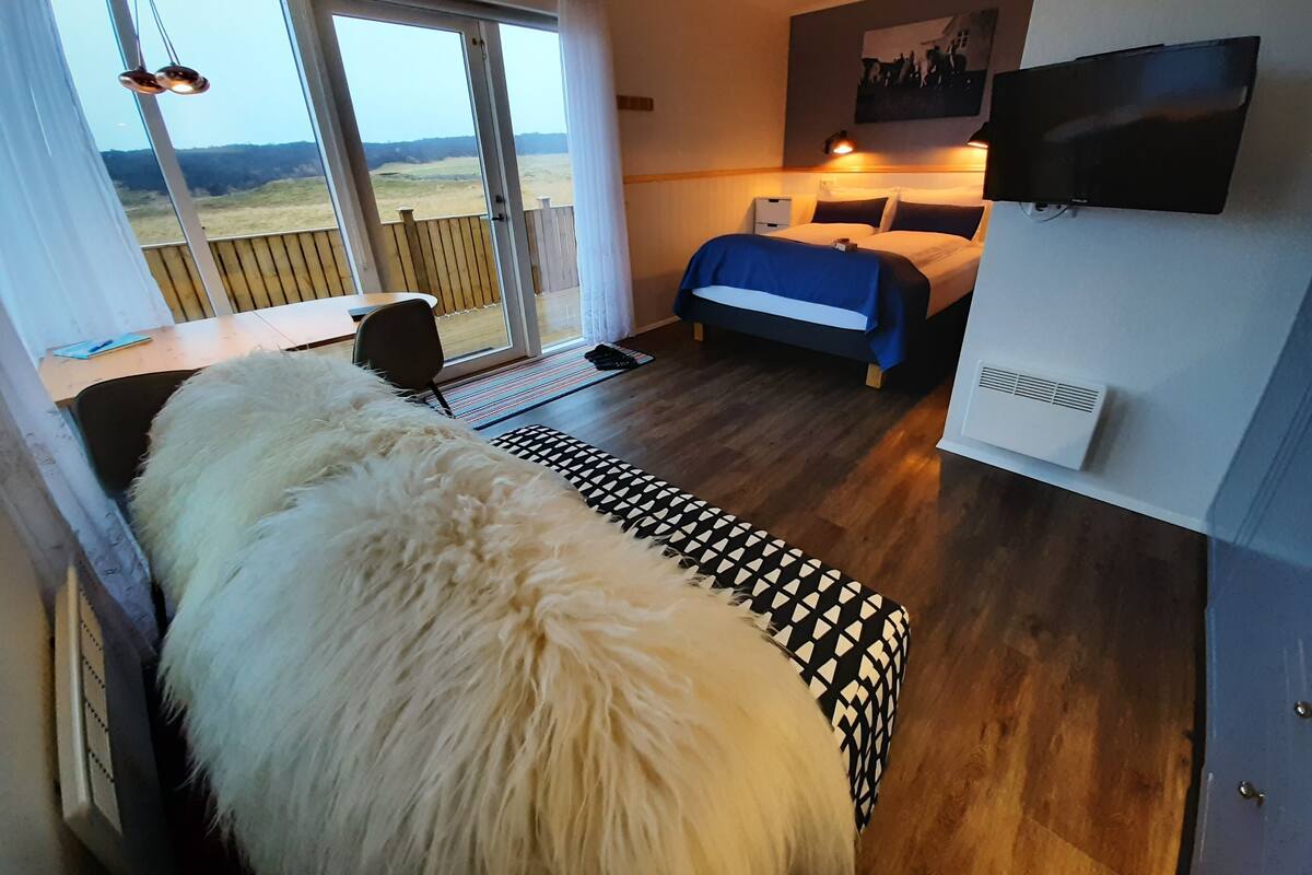 Cabaña, patio, vistas a la montaña | Ropa de cama de alta calidad, cortinas opacas, sistema de insonorización