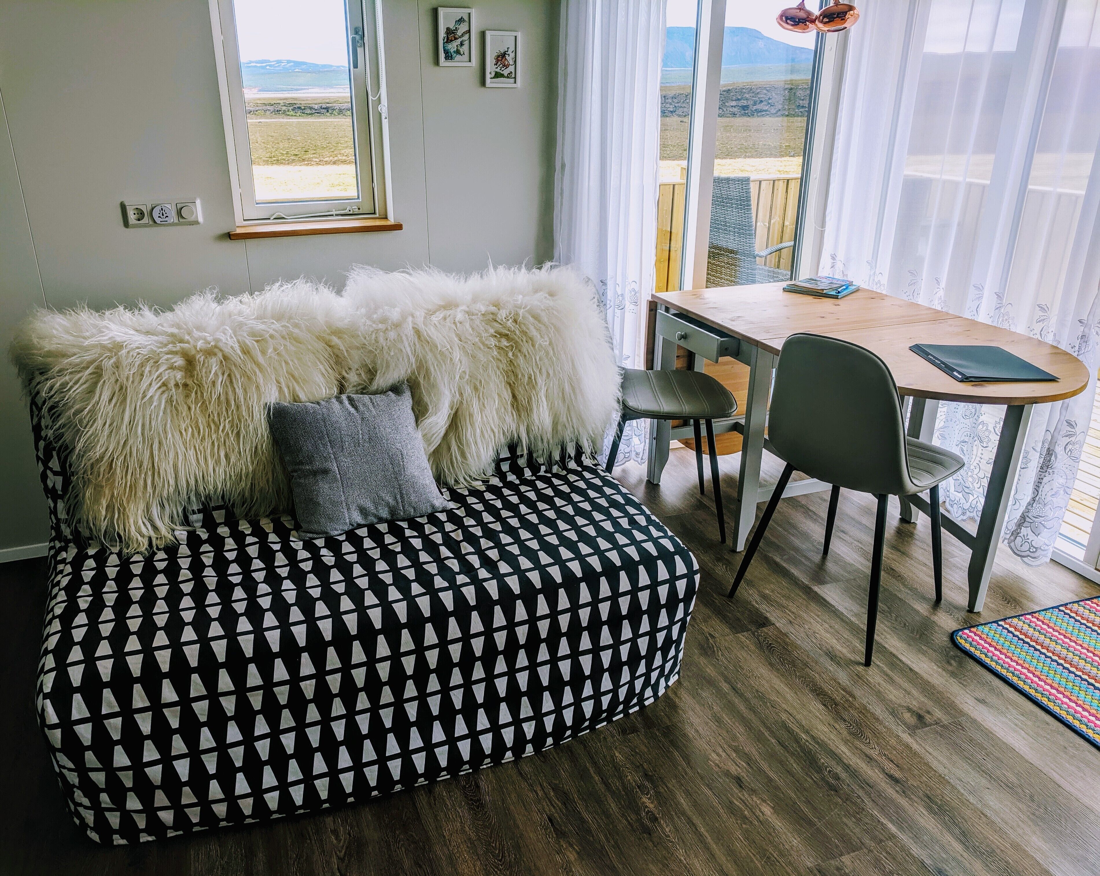 Ferienhütte, Terrasse, Bergblick | Wohnbereich | Flachbildfernseher