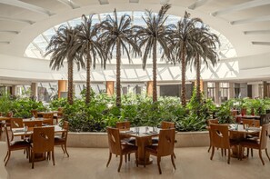 مطعم