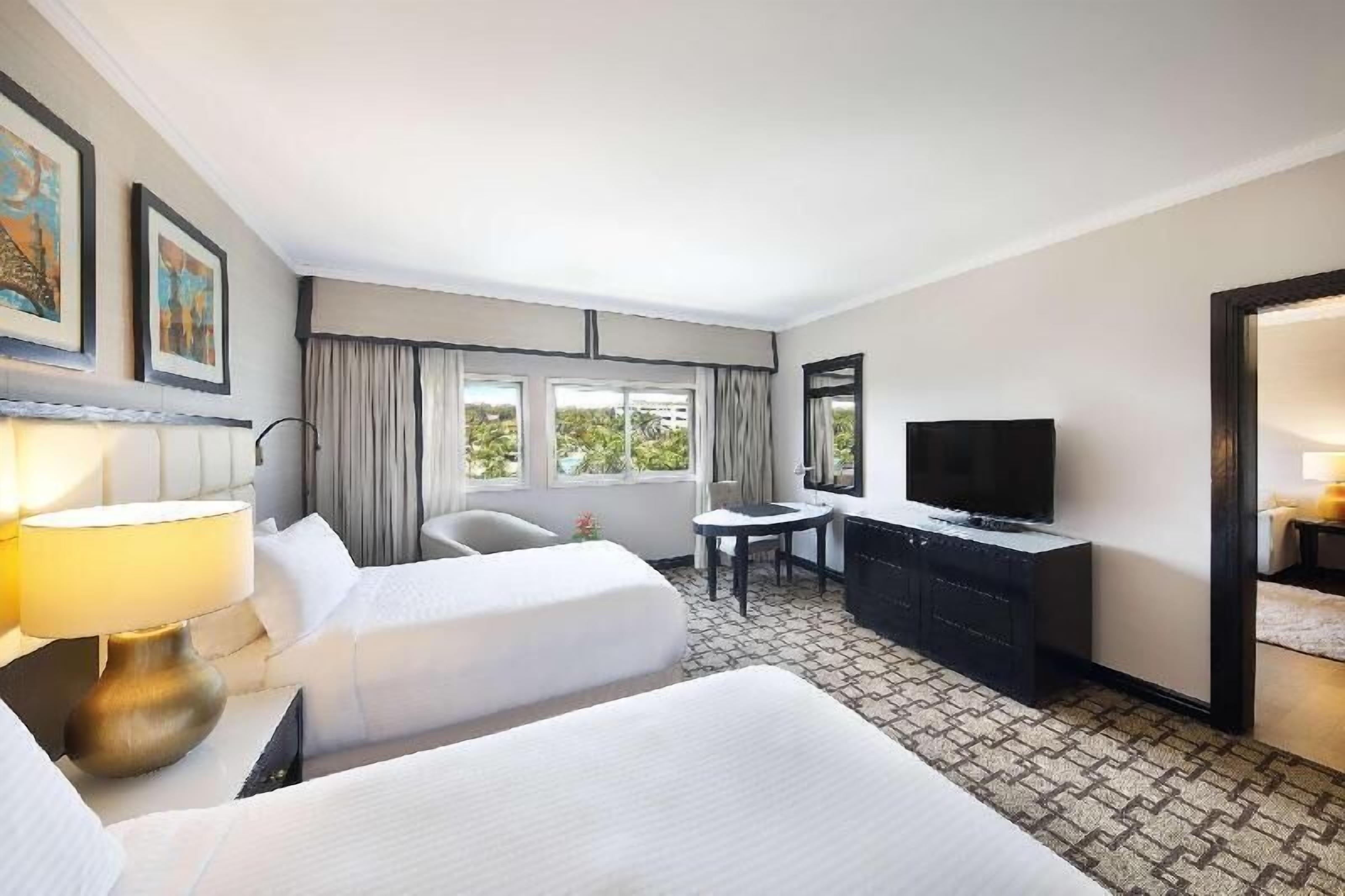 Minibar, in-room safe, individually decorated, individually furnished