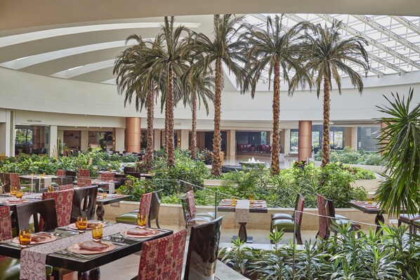 13 restaurants, breakfast, lunch, dinner served; Asian cuisine