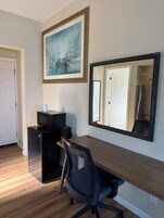 Standard Room, 1 King Bed | Desk, free WiFi, bed sheets