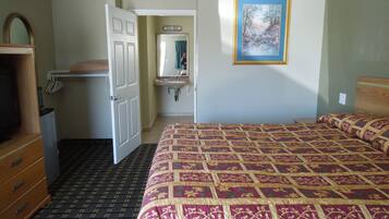 Standard Room, 1 King Bed | Desk, free WiFi, bed sheets