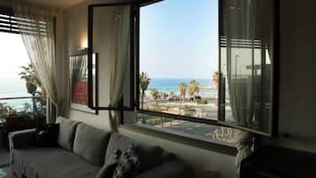 Deluxe Apartment, 2 Bedrooms, Beach View, Sea Facing | Terrace/patio