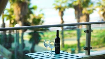 Deluxe Apartment, 2 Bedrooms, Beach View, Sea Facing | Front of property