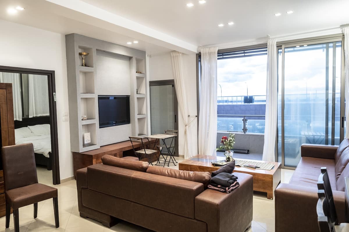 Deluxe Apartment, 2 Bedrooms, Beach View, Sea Facing | 2 bedrooms, desk, iron/ironing board, free WiFi