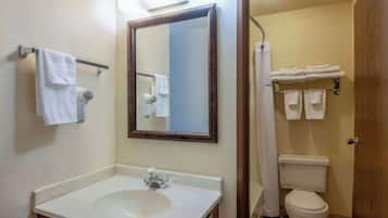 Combined shower/bathtub, free toiletries, hair dryer, towels