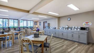 Free daily continental breakfast