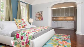 Quarto casal premium, várias camas, cozinha americana, vista para a piscina (Murray) | Roupas de cama premium, frigobar, individualmente decorados