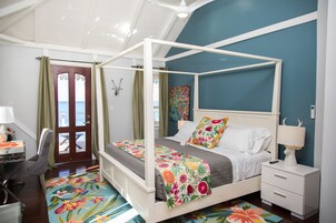 Quarto | Roupas de cama premium, frigobar, escrivaninha