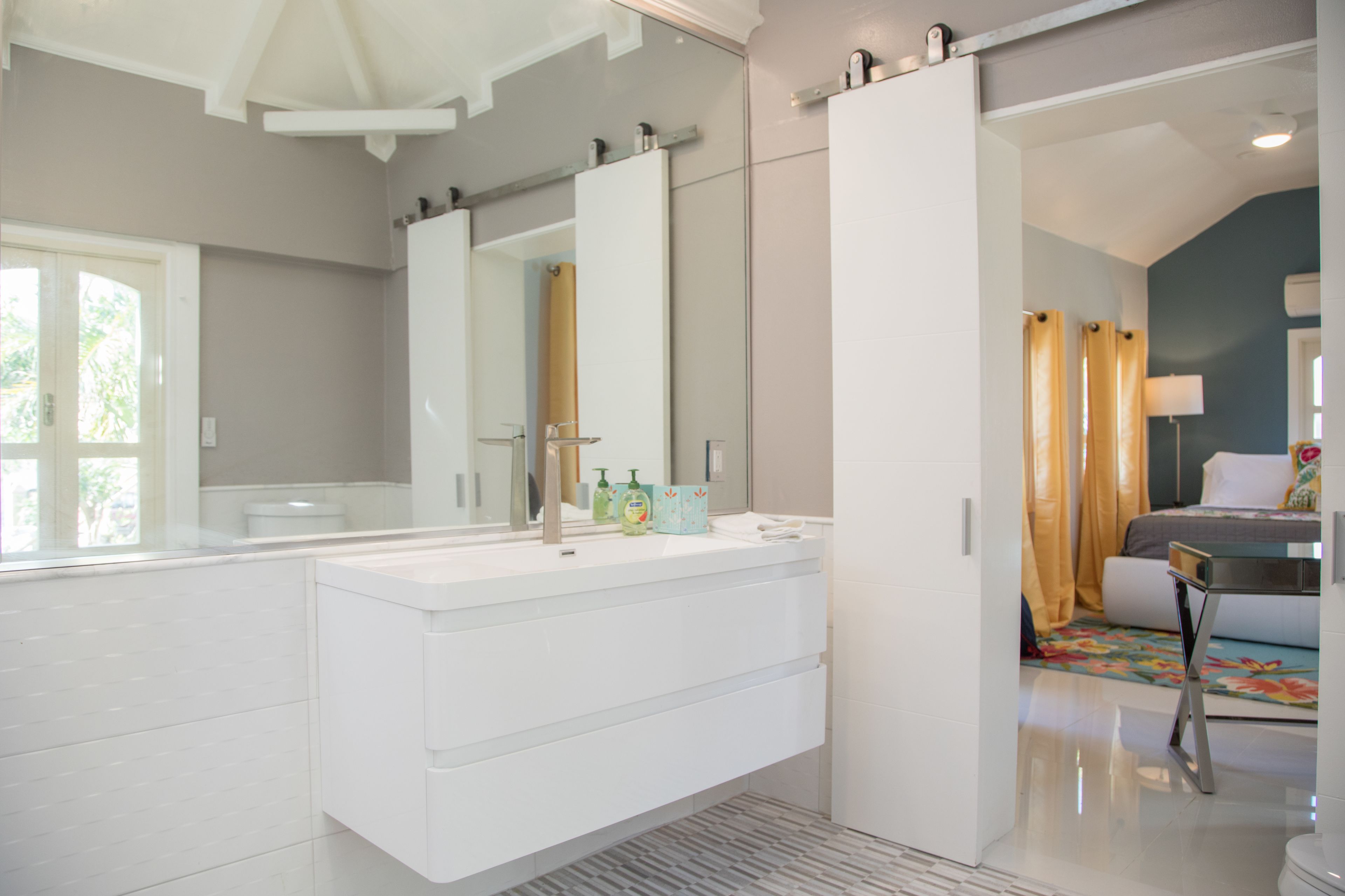 panoramic room, 1 king bed, balcony, sea view (aunt b) | bathroom | shower, free toiletries, hair dryer, bathrobes