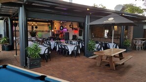 Courtyard - Gin Gin Budget Accommodation (Gin Gin)