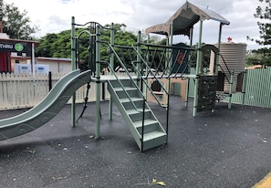 儿童活动区 - 室外