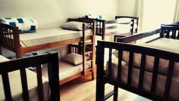 Bureau, rideaux occultants, chambres insonorisées