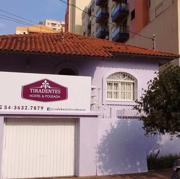 Exterior - Hostel Tiradentes 774 (Passo Fundo)