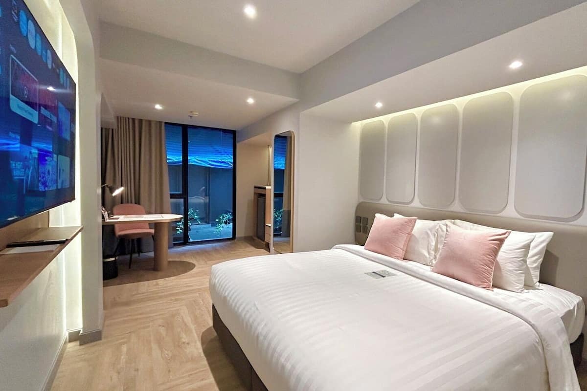 In-room safe, desk, blackout drapes, free WiFi