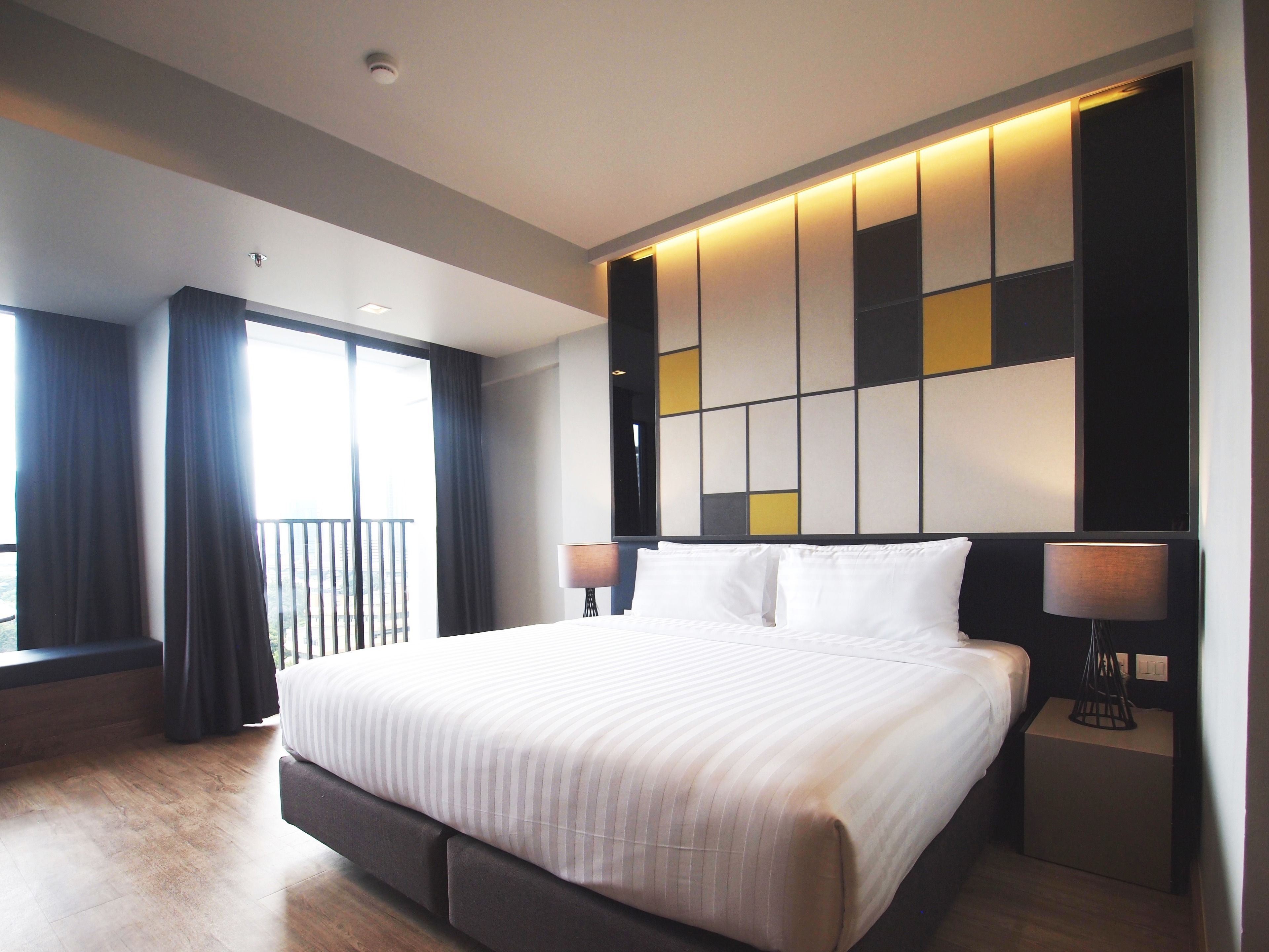 deluxe room, 1 king bed, balcony | in-room safe, desk, blackout curtains, rollaway beds