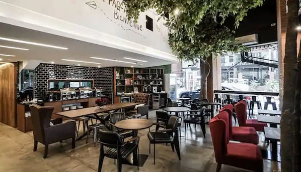 Lobby lounge