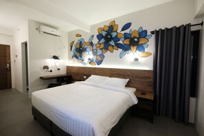 Standard Room | Premium bedding, in-room safe, desk, iron/ironing board